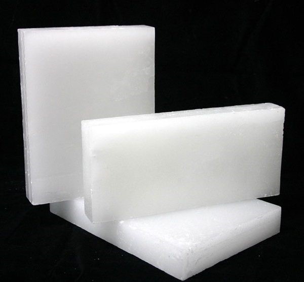 Usage of paraffin wax solid